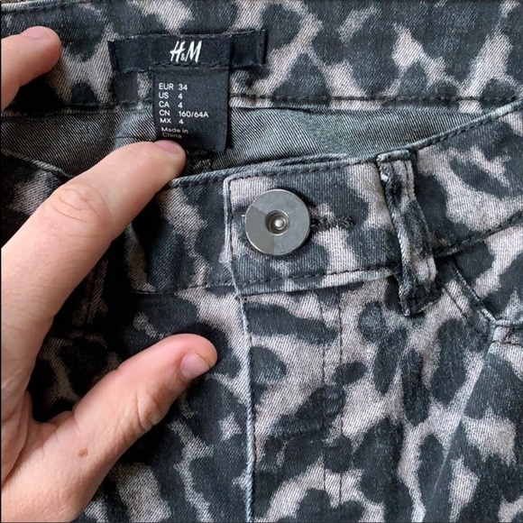 COPY - H&M cheetah print skinny jeans - Picture 3 of 5